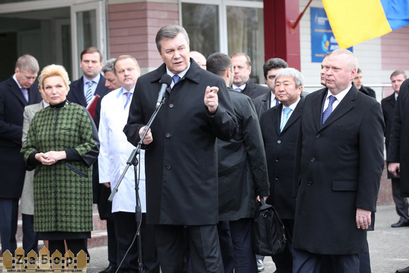 Янукович в Перинатальном центре (Запорожье)