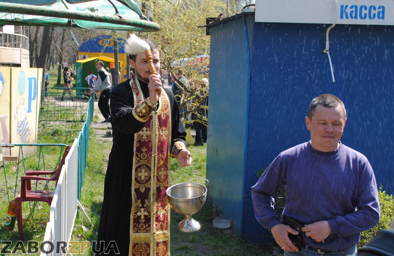 Священник в Дубовке (Запорожье)