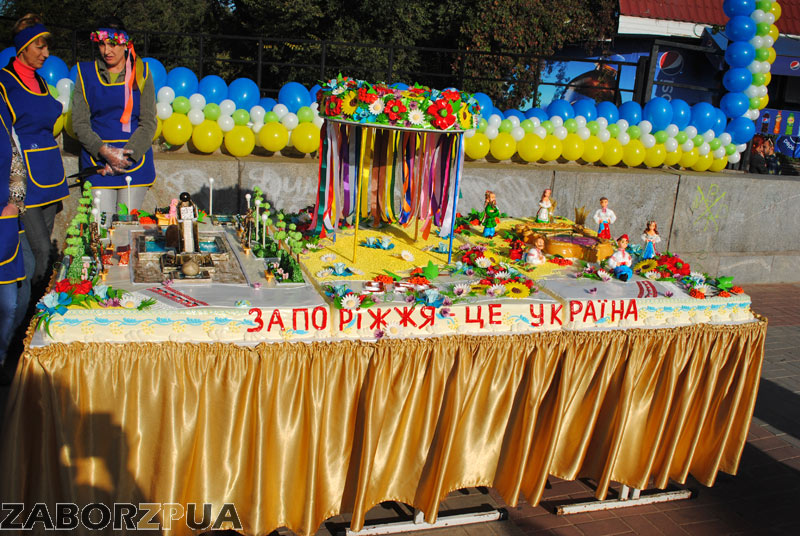 Покровская ярмарка-2015 в Запорожье. Главный торт