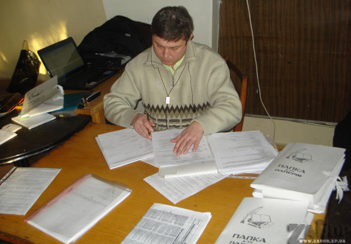 Подсчет голосов на экзит-поле в Запорожье