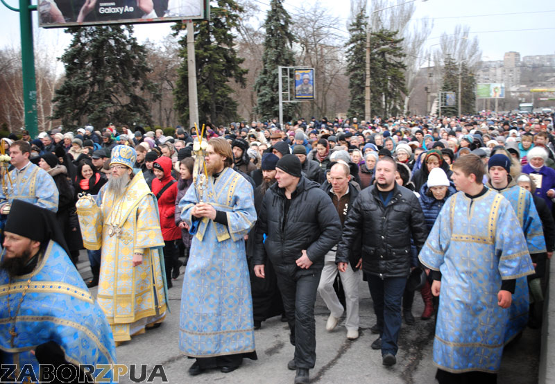 Крестный ход священников Московского патриархата в Запорожье
