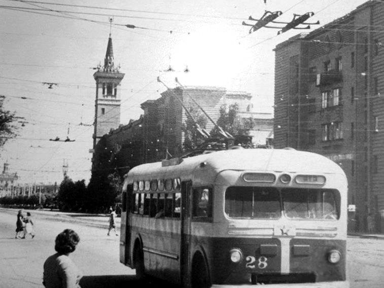 Первые троллейбусы Запорожья