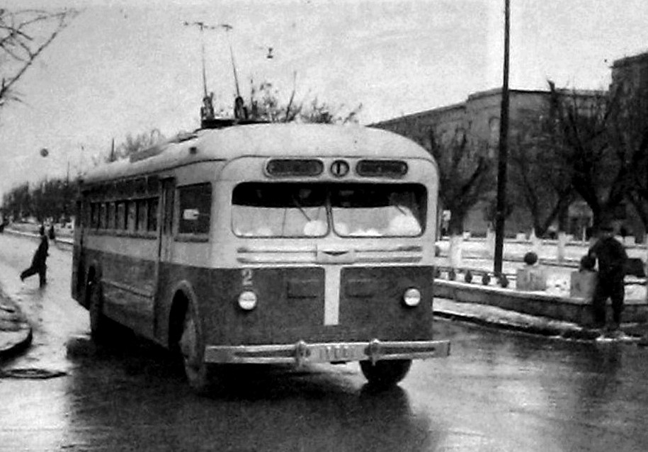 Первые троллейбусы Запорожья