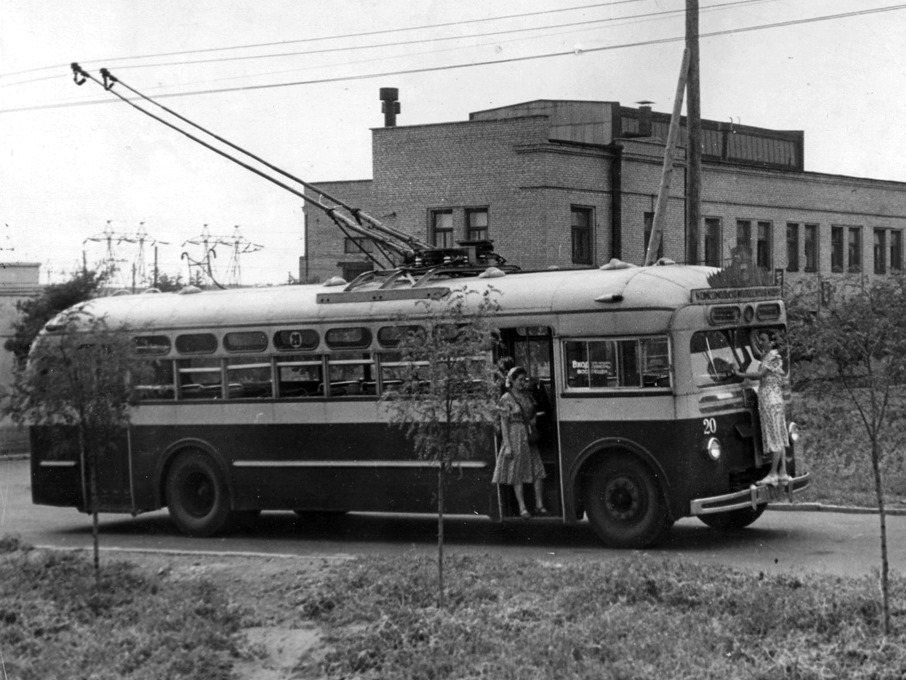 Один из первых троллейбусов Запорожья