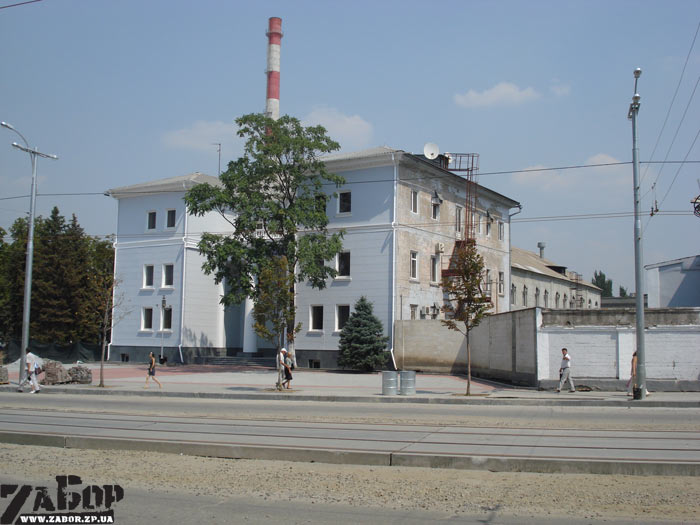 Укладка бесшумных рельсов в районе заводоуправления АвтоЗАЗа в Запорожье
