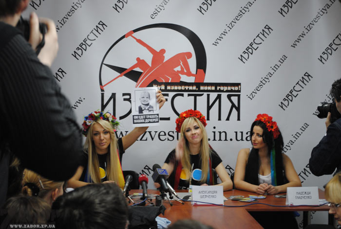 FEMEN в Запорожье. Голый протест