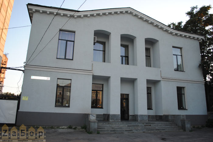 Старое здание в Шенвизе (в Запорожье - офис Максима Дрозденко)
