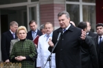 Янукович в Перинатальном центре (Запорожье)