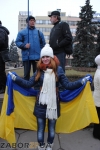 Девушка с флагом на Запорожском Евромайдане
