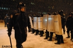 Милицейский заслон не пускает Евромайдан на площадь перед ОГА в Запорожье