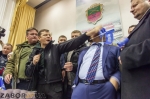 Ляшко бросает флажки ПР в лицо Сину (Запорожья, горсовет) Ляшко бросает флажки ПР в лицо Сину (Запорожья, горсовет)