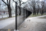 В Александровском парке устанавливают забор (Запорожье)