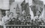 Л.И. Брежнев (крайний справа) на митинге на заводе "Запорожсталь" в 1947 году