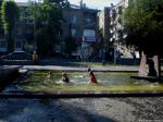 Купание в фонтане на БШ в Запорожье Купание в фонтане на БШ в Запорожье