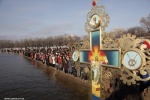 Столпотворение на Ждановском пляже во время Крещения (Запорожье)