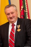 Бывший мэр Запорожья Александр Головко с орденом за заслуги перед краем