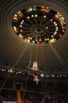 Акробаты под куполом цирка в Запорожье
