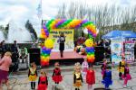 Віступление детей на параде колясок в Запорожье