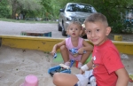 С сестрой в песочнице С сестрой в песочнице