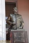 Коммунисты снова установили бюст Сталина
