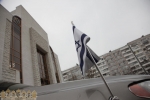 Еврейский флаг на фоне новой синагоги в Запорожье