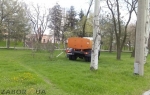 Поливальная машина после дождя в Запорожье