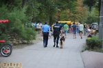 Менты с собакой в парке Дубовая роща (Запорожье)
