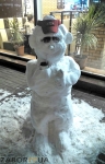 Снеговик возле ТЦ Украина (Запорожье)