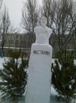В Запорожье соорудили Сталина из снега