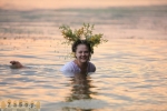 Девушка в воде на Ивана Купала (Хортица, Запорожье)