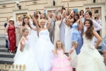 Невесты на ступеньках мэрии Запорожья