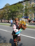 Бабушка-националистка на День Независимости в Запорожье