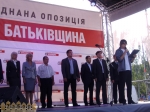 Яценюк и кандидаты в нардепы на сцене в Запорожье