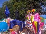 Клоуны на фоне Партии регионов (ярмарка, Запорожье)