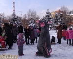 В Жовтневом районе Запорожья открыли новогоднюю елку