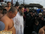 Крещение в Запорожье. Притула, Лука, Швец заходят в воду