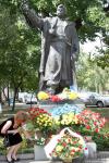 Цветы - к памятнику Боглана Хмельницкого (Запорожье)